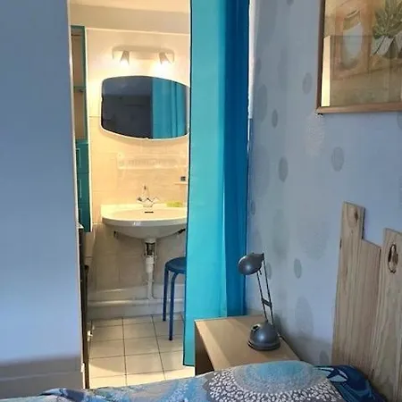 Et Sanitaires Prives Avec Abri Pour Velos 埃皮纳勒